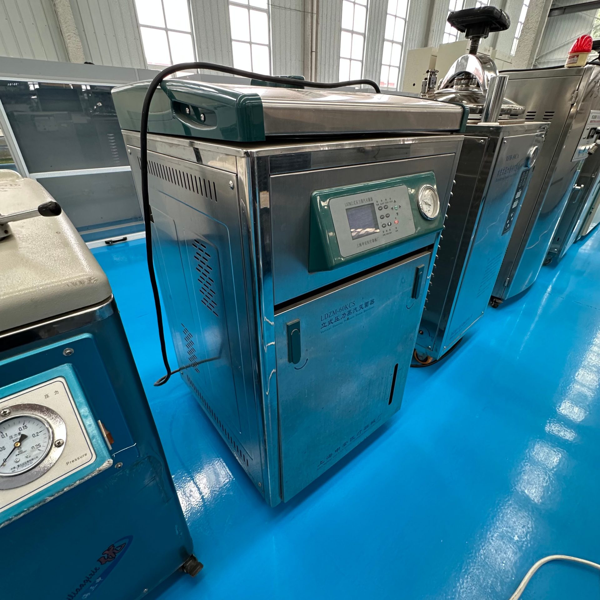 Used Steam Sterilizer &mdash; Model LDZM-60KCS image 2