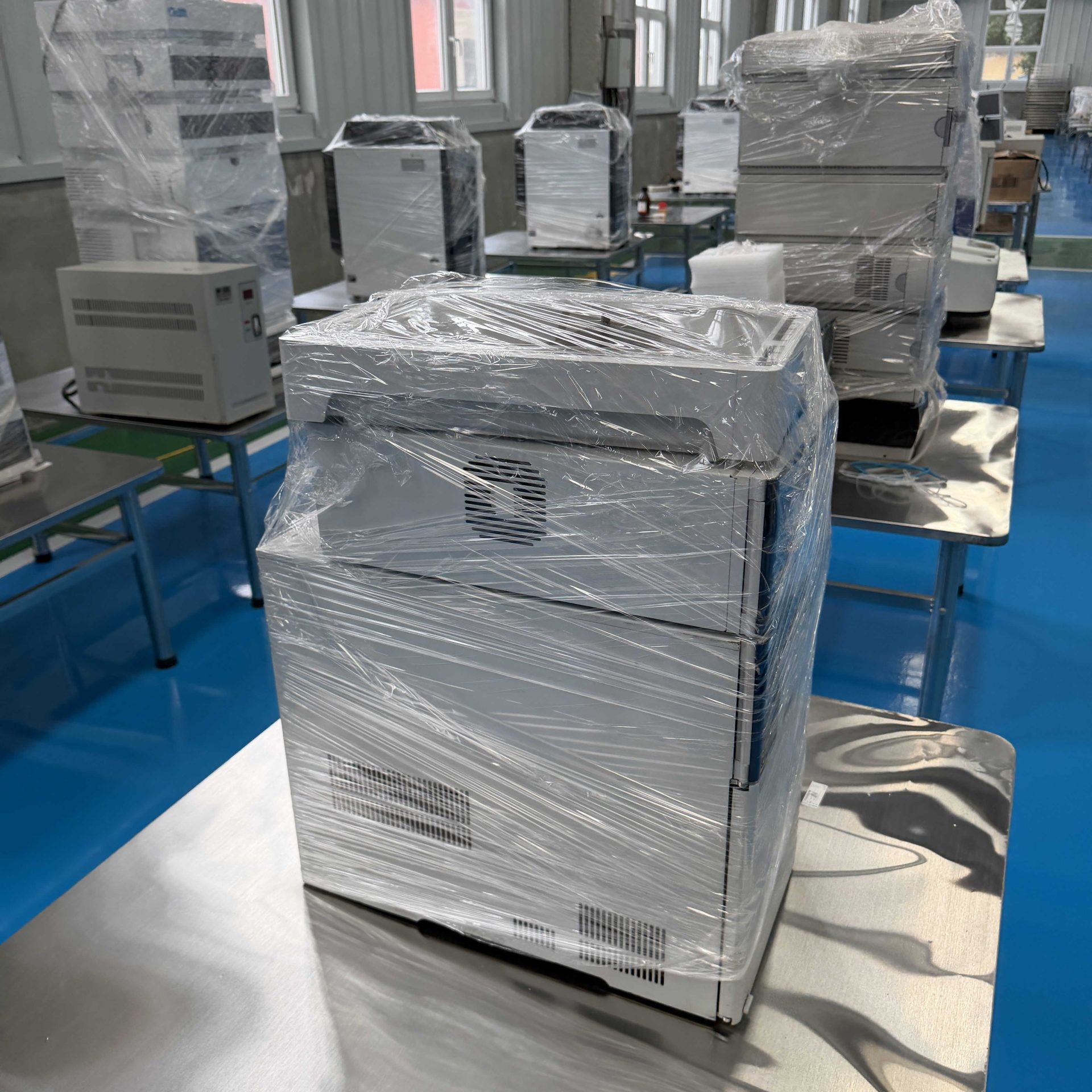 Used High Performance Liquid Chromatograph &mdash; Model 20a image 3