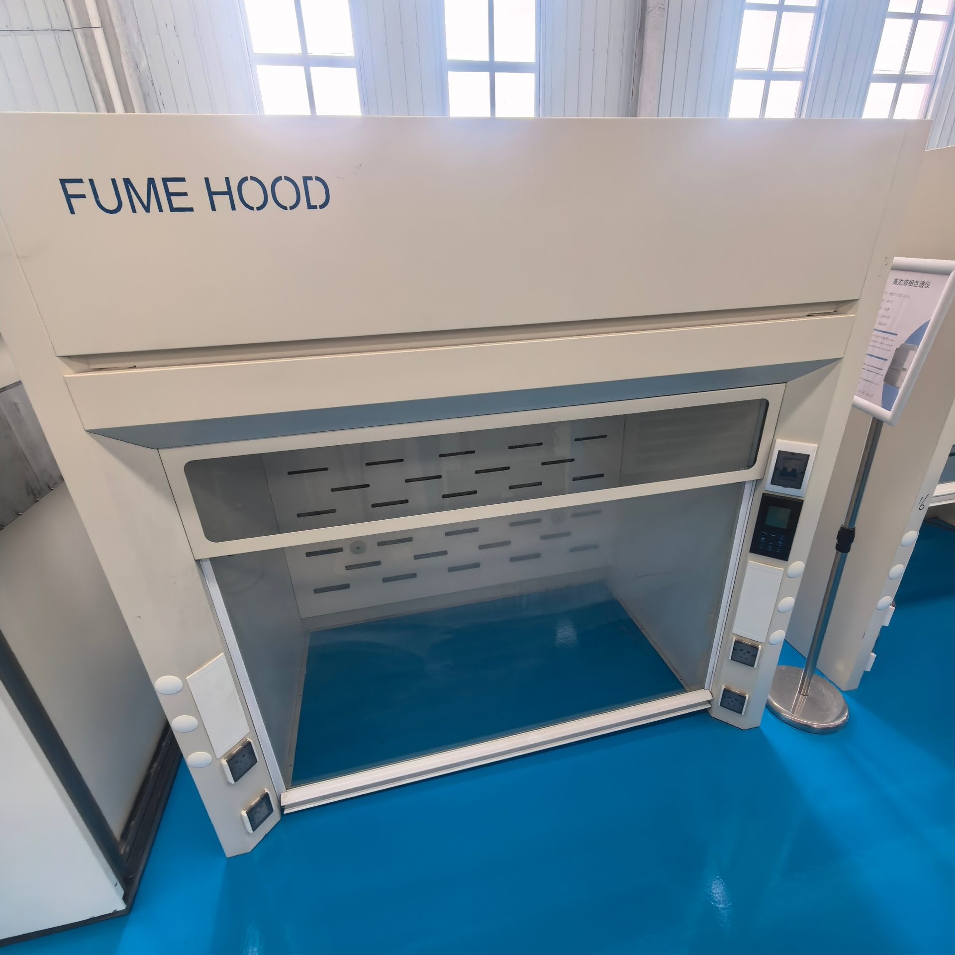 Used Laminar Flow Clean Bench