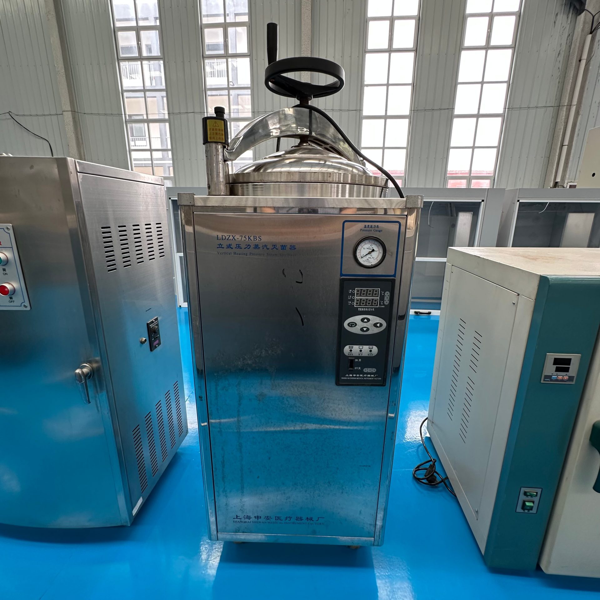 Used Steam Sterilizer &mdash; Model LDZX-75KBS