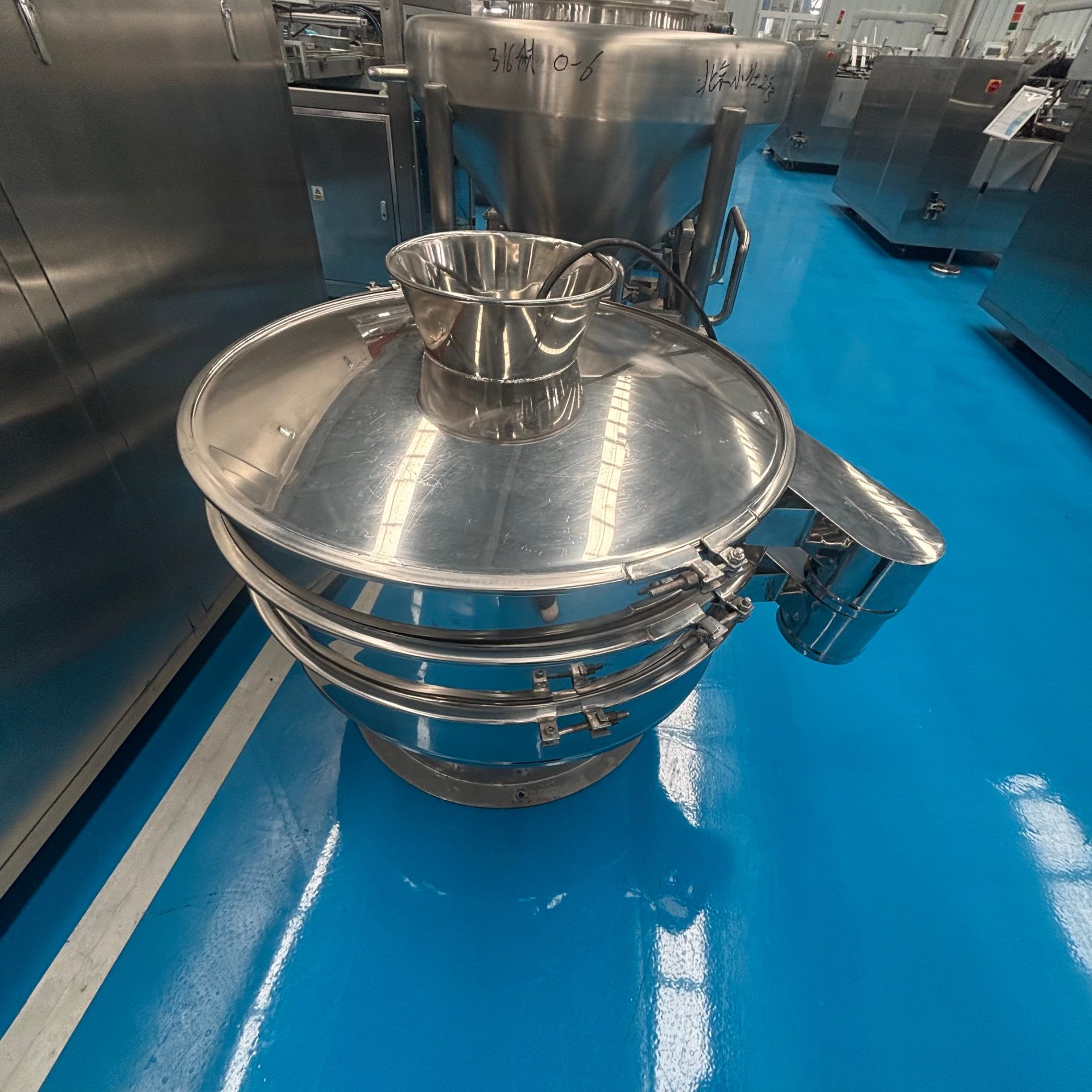 Used Vibrating Screen image 2