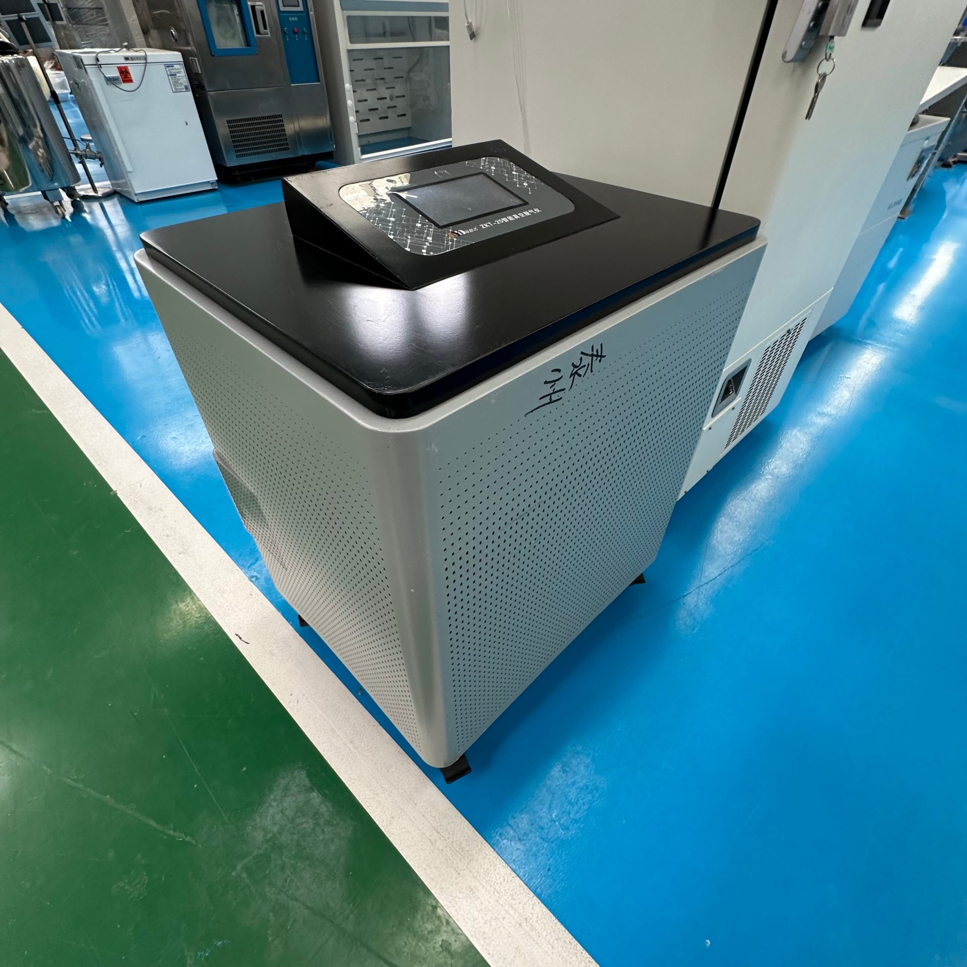 Used Vacuum Degasser &mdash; Model ZKT-25 image 2
