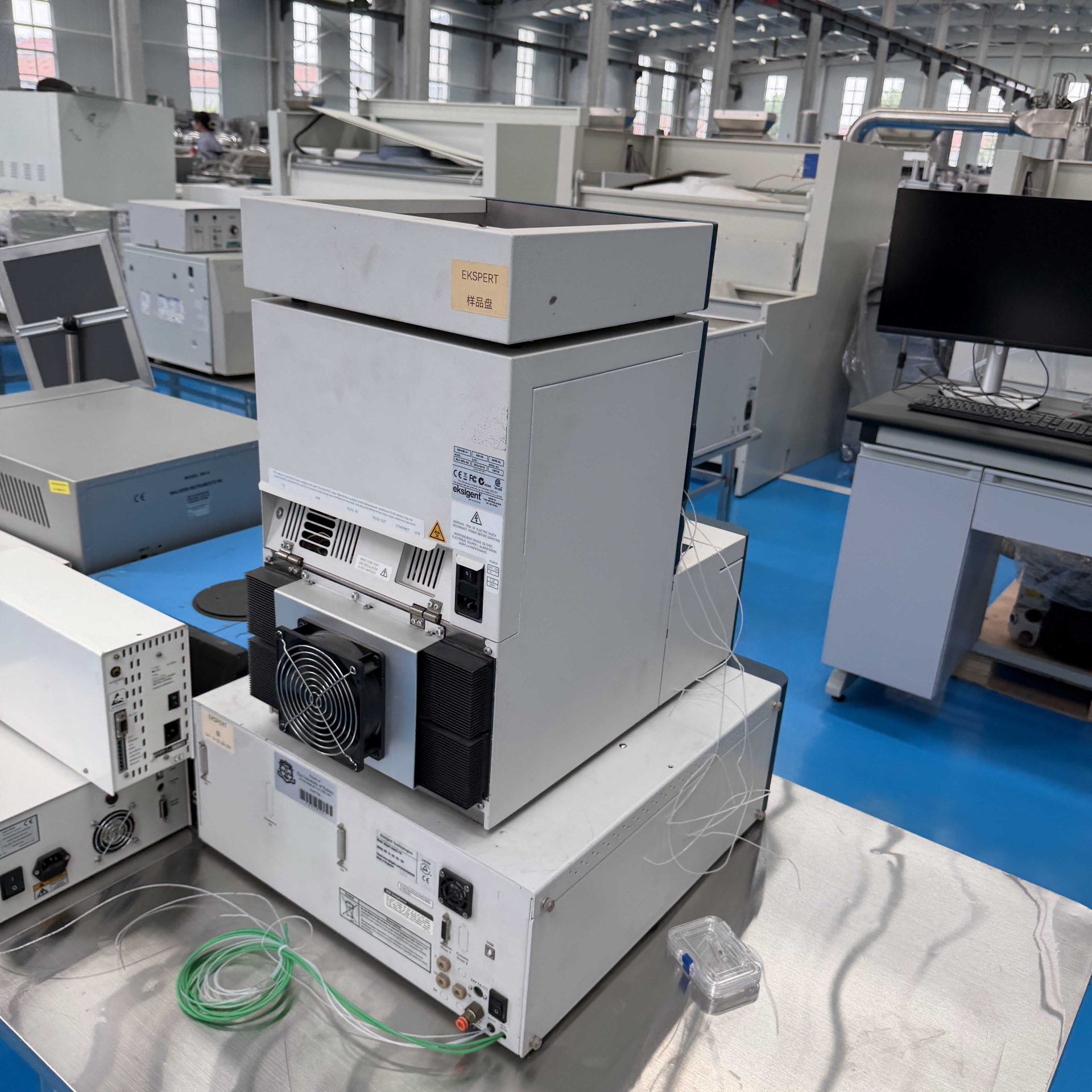 Used High Performance Liquid Chromatograph image 4