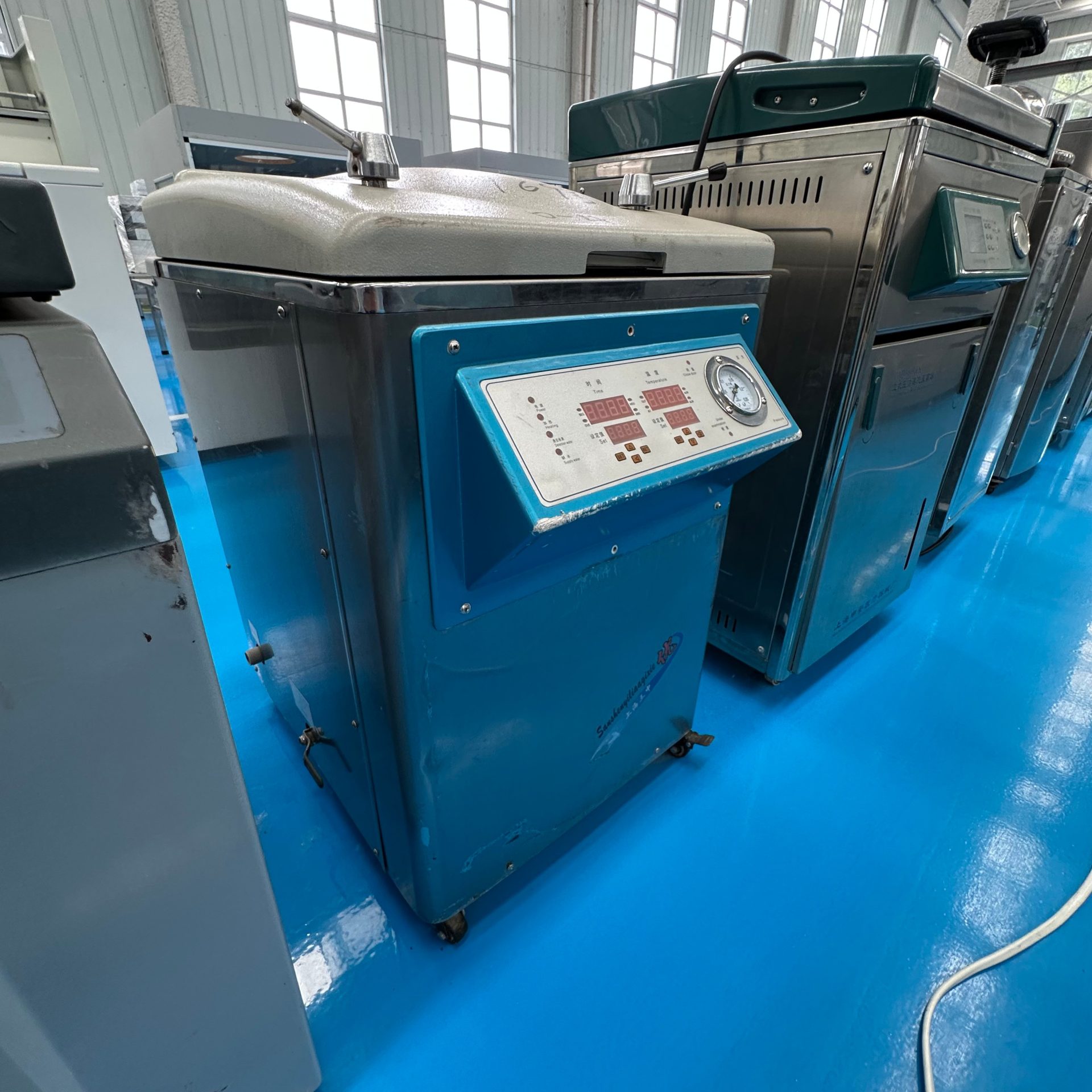 Used Steam Sterilizer image 2