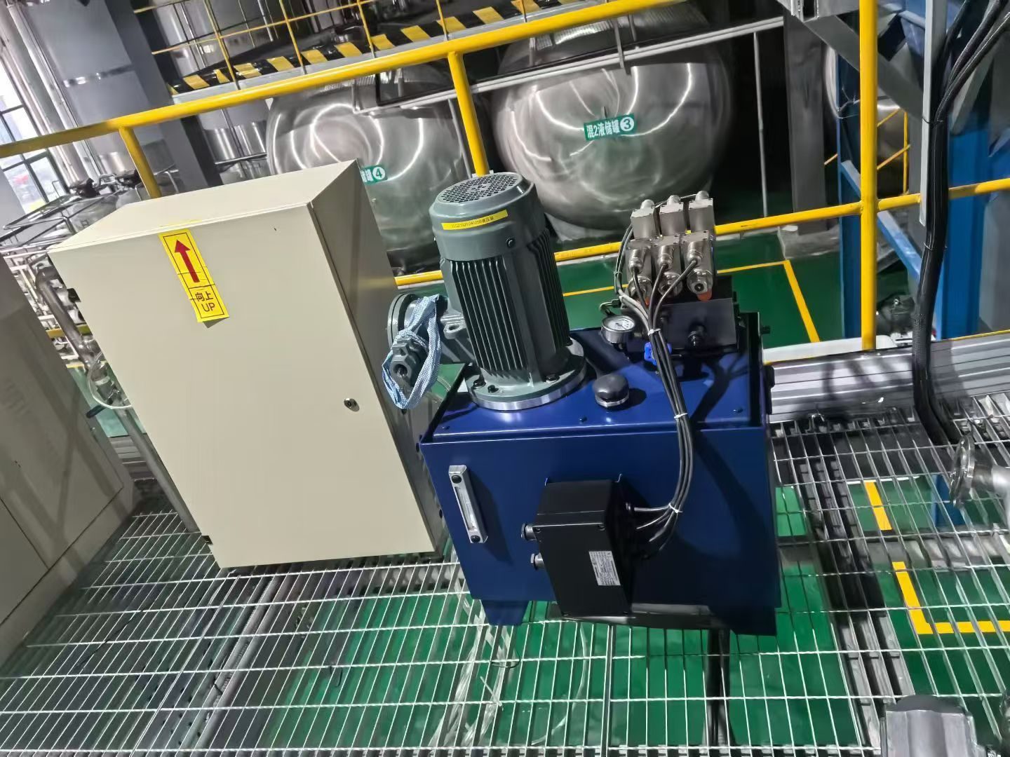 Used Centrifuge &mdash; Model 1600 image 3