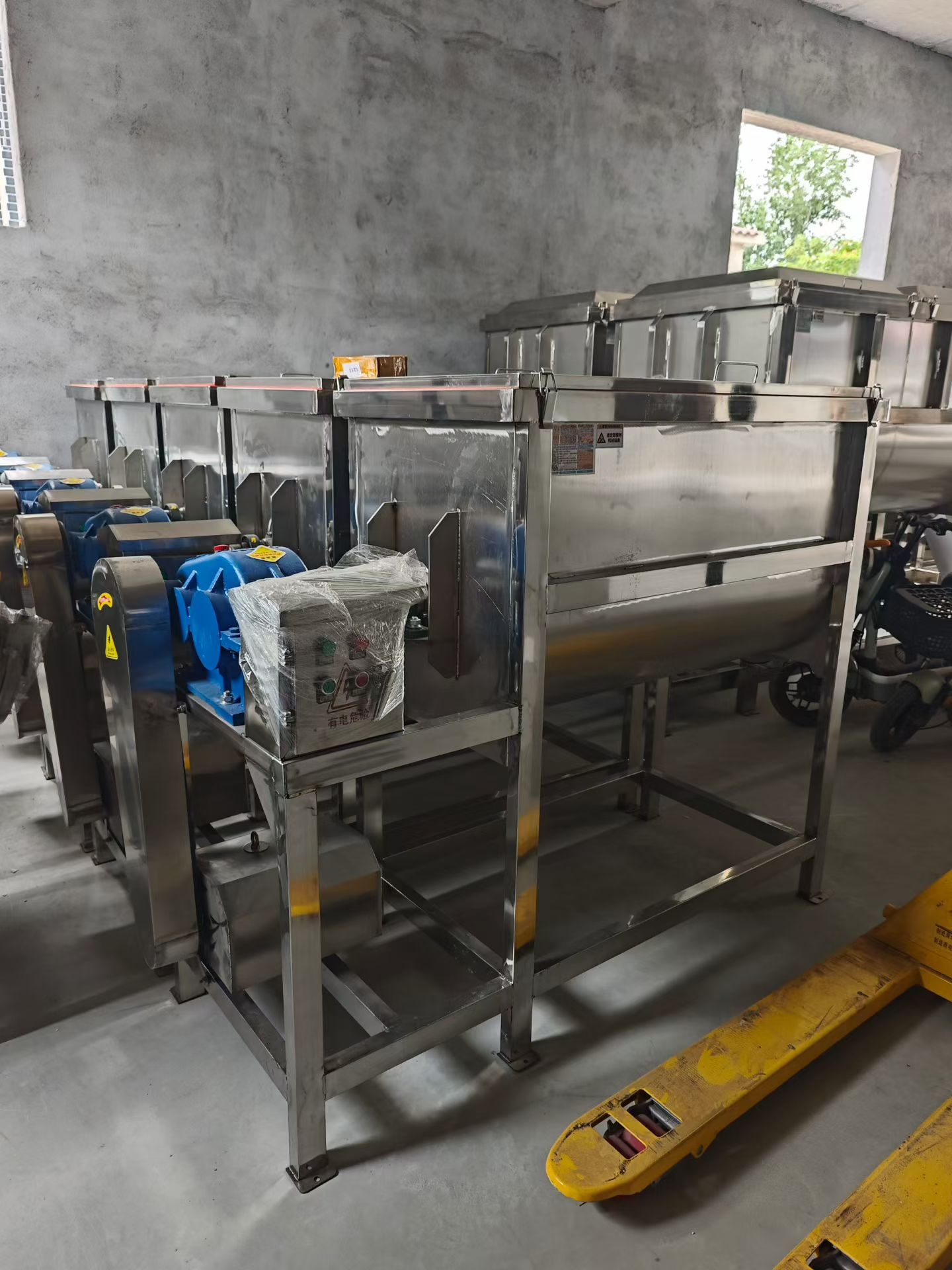 Multiple Used Ribbon Blenders Available image 9
