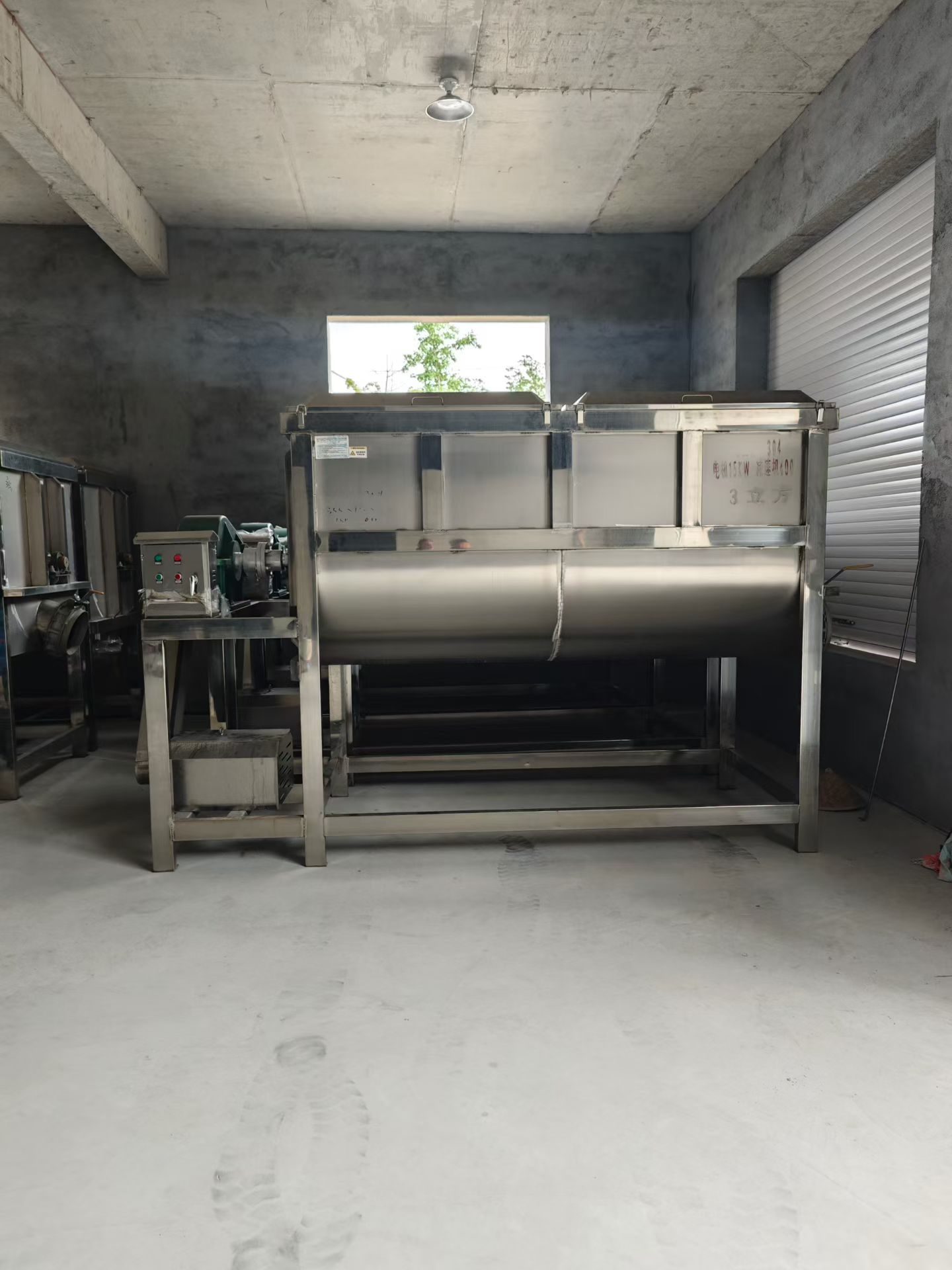 Multiple Used Ribbon Blenders Available