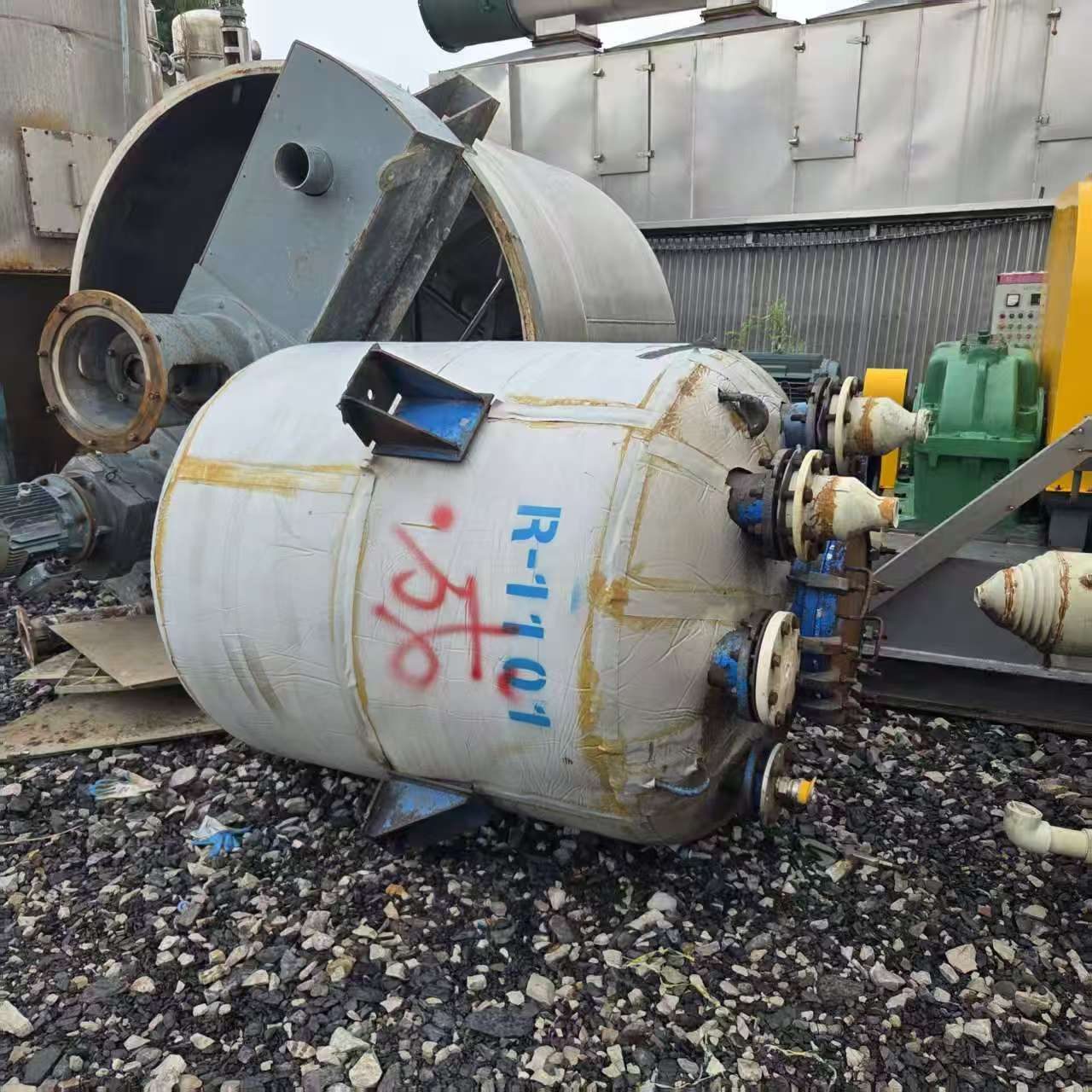 Used 2,000 L Glass-Lined Vertical Storage Tank image 4