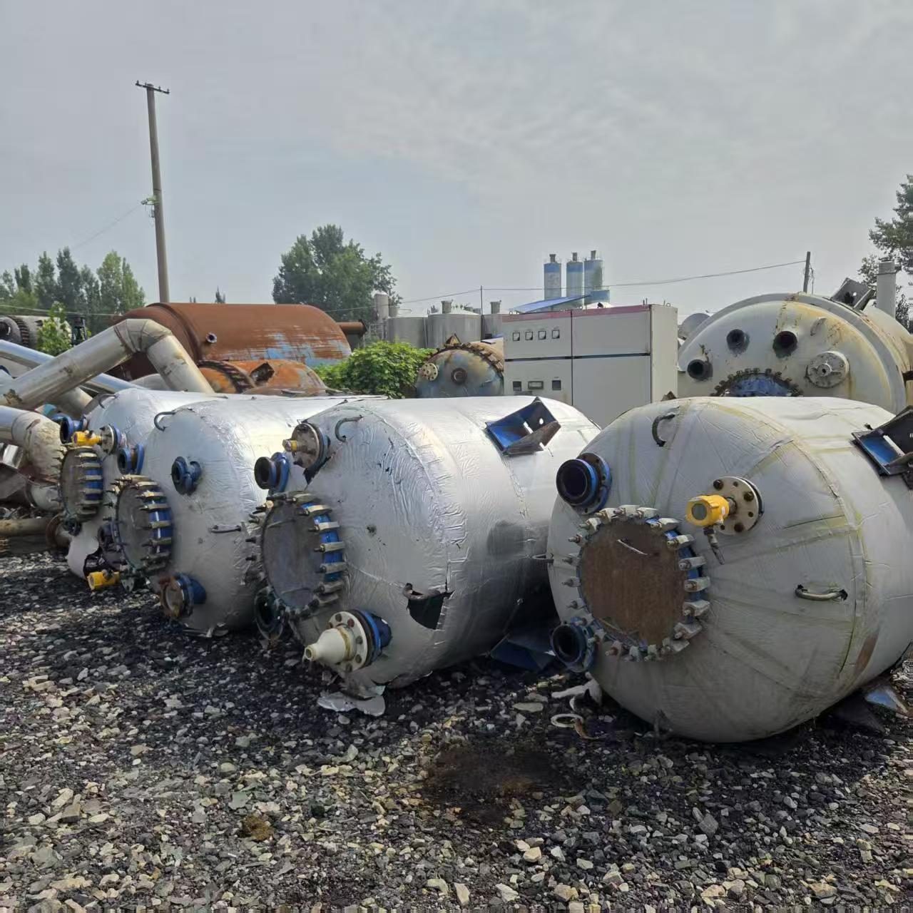 Used 2,000 L Glass-Lined Vertical Storage Tank image 2