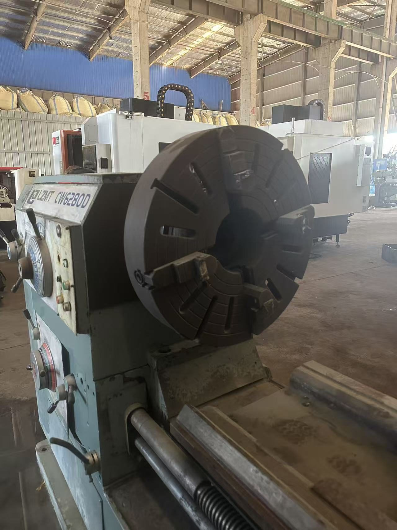 Used Lathe CW6280 &mdash; 2015 image 4