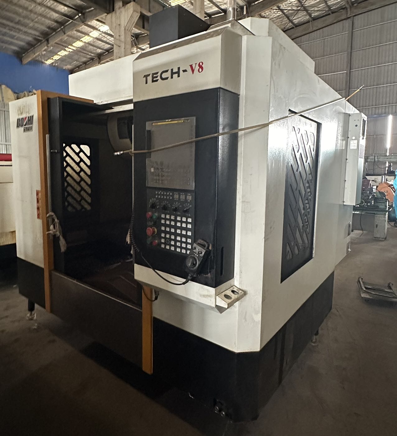 Used Machining Center TECH-V8 &mdash; 2020
